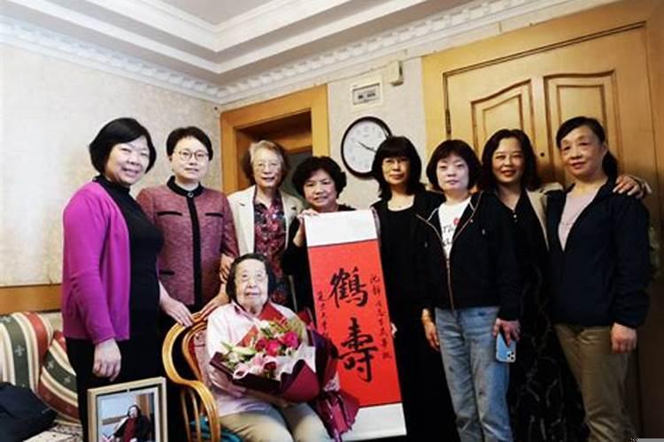 人逢盛世岁值华年意思