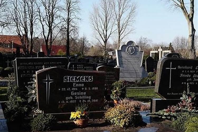 做梦梦到路过坟地是什么征兆