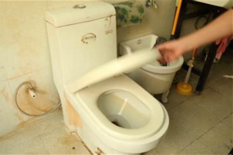 梦见马桶往外冒脏水
