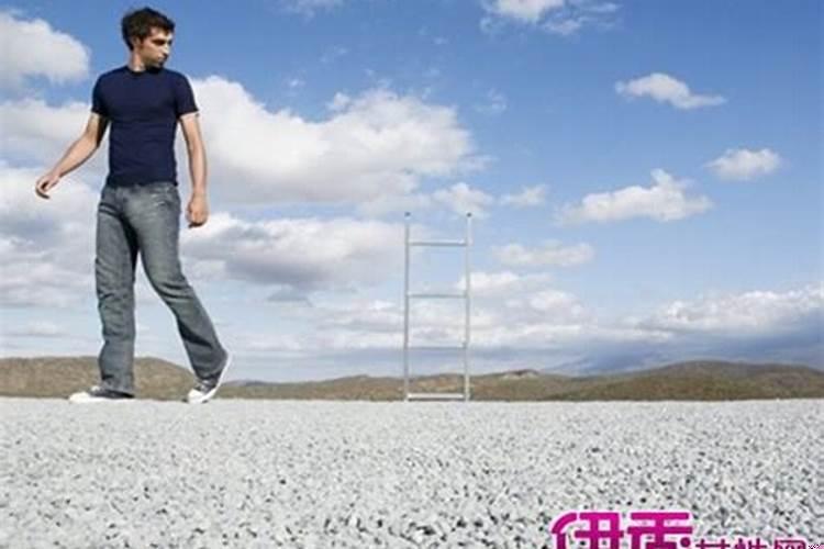 走路外八字的男人啥命