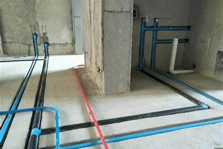 房屋装修水管走顶好还是走地好