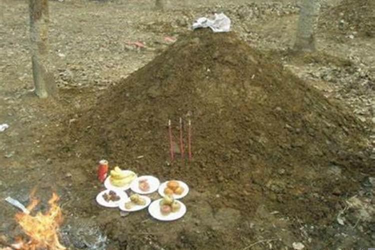 梦见坟墓上有红布是什么意思