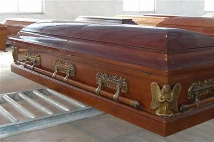 梦见自己抬棺材上楼