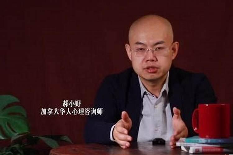 梦见可爱小男孩对我笑是什么意思啊