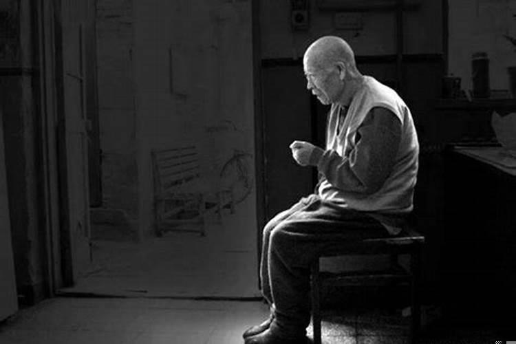 梦见过世的父亲说冷