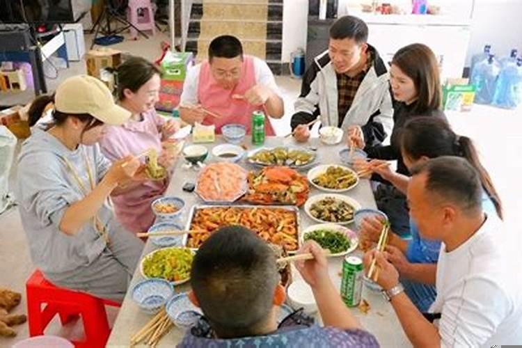 梦见在舅舅家玩了好长时间准备回家了