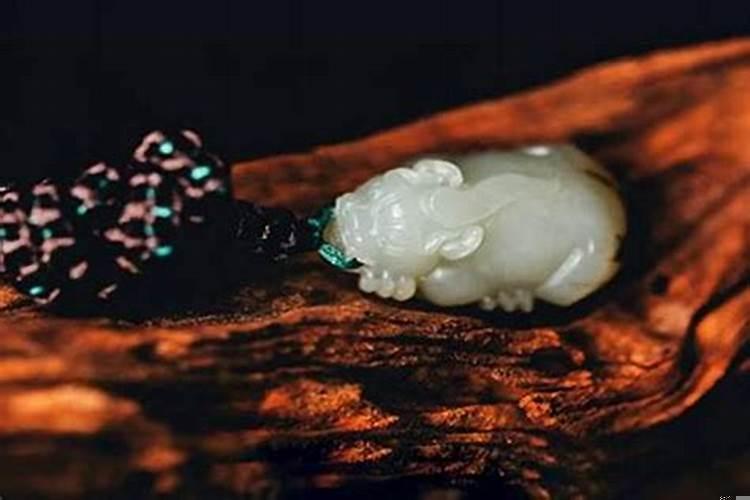 属蛇冲太岁是什么意思