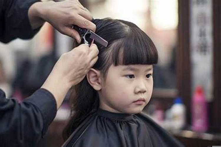 小孩几月份不可以剪头发