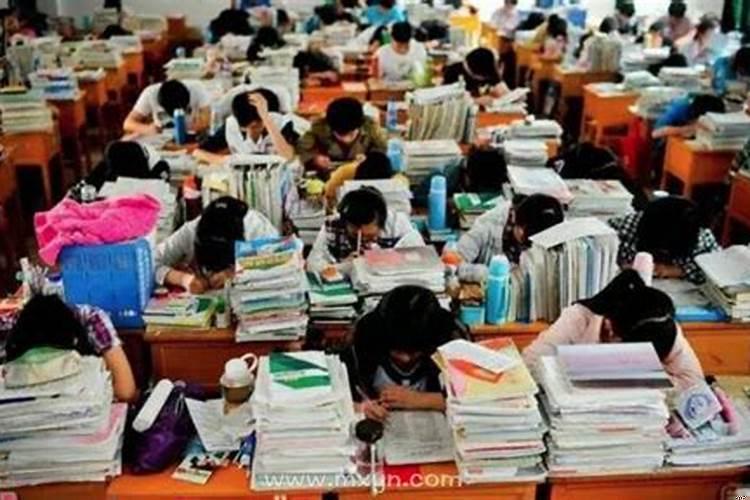 梦见同学是什么征兆女生