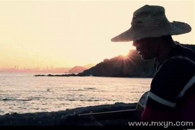 女人梦见疯子追我