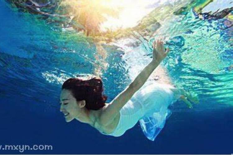 生病的人梦到水是什么意思