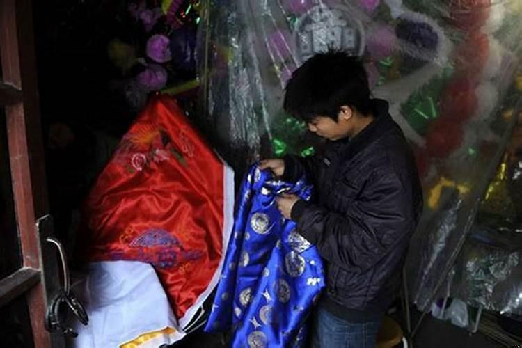 梦见穿孝衣有什么征兆人没有死