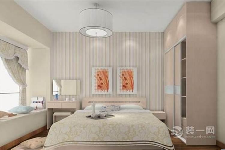 床头一般挂什么较好