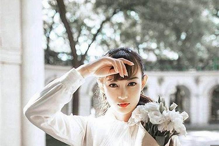 聪明内敛星座女