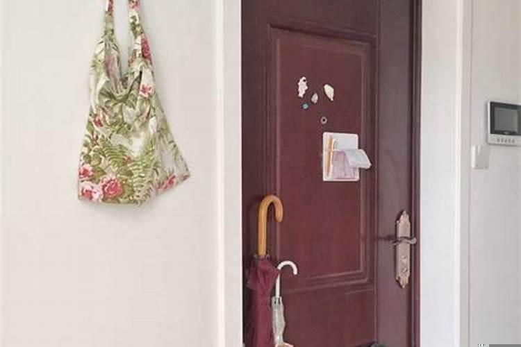 门后面挂东西的叫什么