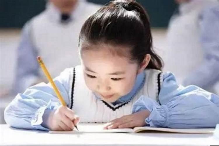 孩子成绩跟不上应该怎么办呢