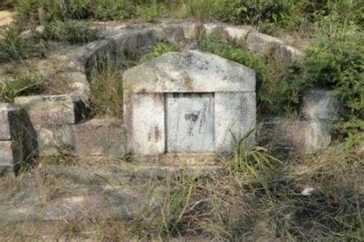 什么是雨淋新坟出贵人