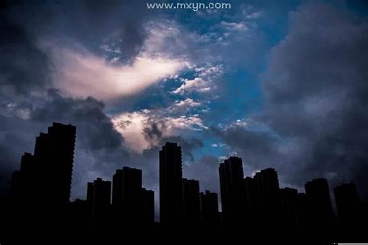梦见天上出现黑云是什么意思
