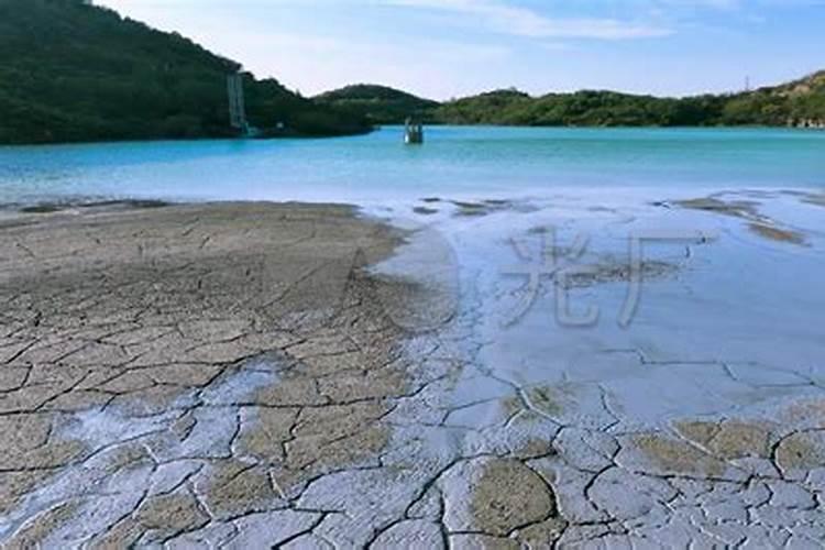 梦见湖水干涸