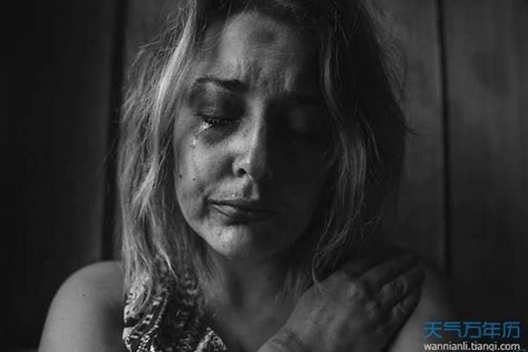 梦见姐夫死了自己大哭