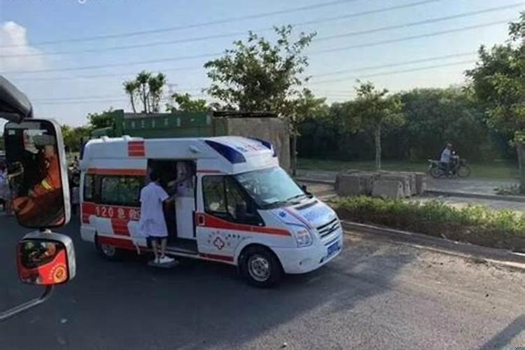 梦见亲人出车祸流血是什么意思