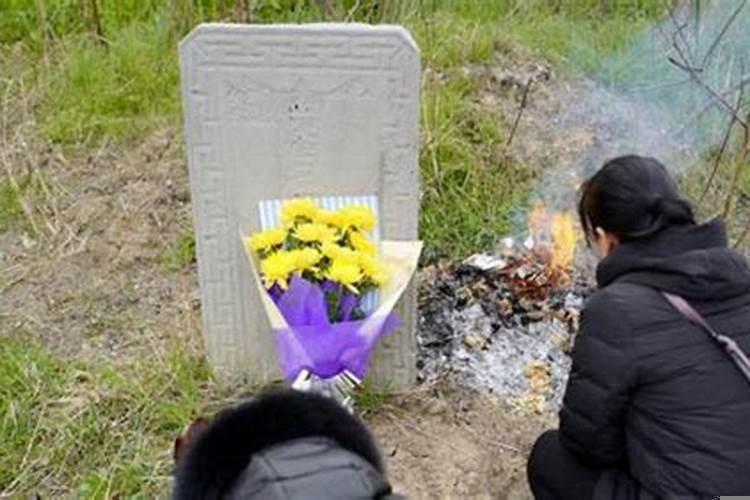 儿子必须和父母葬到一个墓地吗