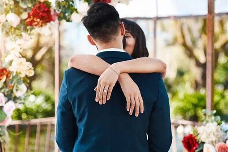 为什么总会梦见高中的一个男生喜欢我